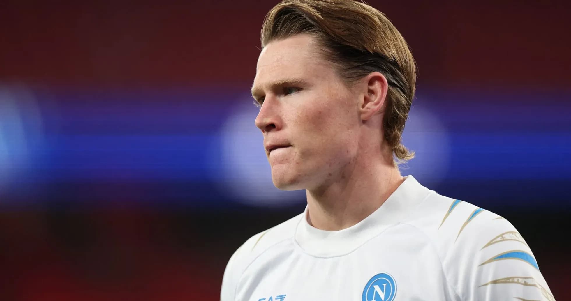 Jugador de Napoli en el calentamiento previo al partido