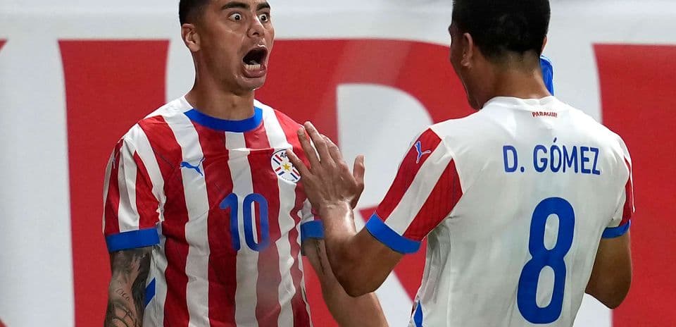 Jugadores de Paraguay celebrando un gol