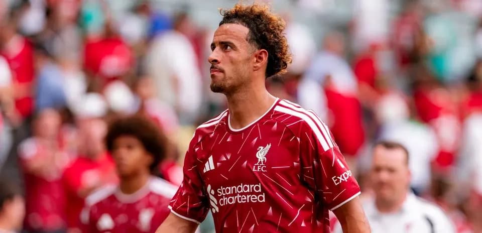 Jugador de Liverpool caminando por el estadio