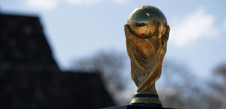 Trofeo de la Copa Mundial en fondo azul