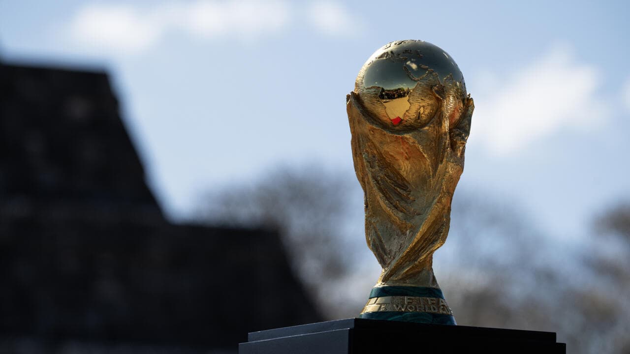 Trofeo de la Copa Mundial en fondo azul