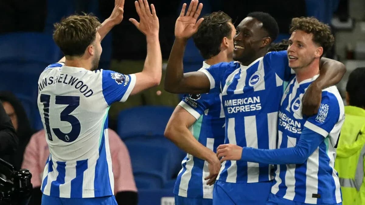 Jugadores de Brighton celebrando un gol