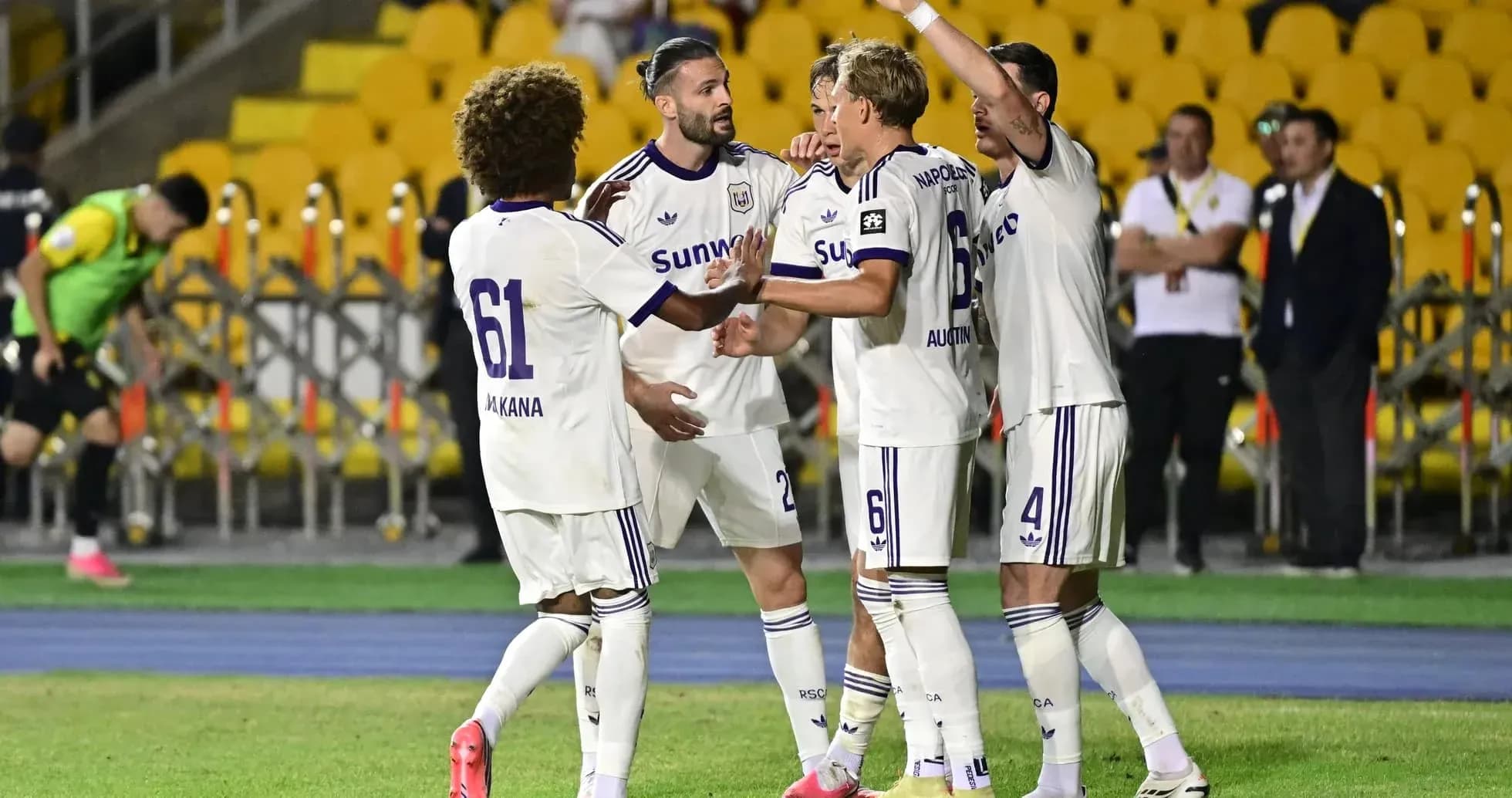 Jugadores de Anderlecht celebrando un gol