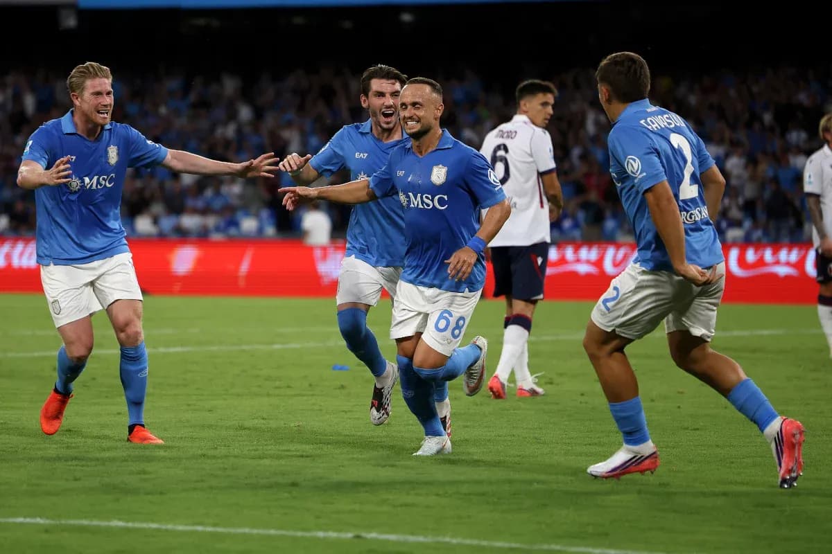 Jugadores de Napoli celebrando un gol