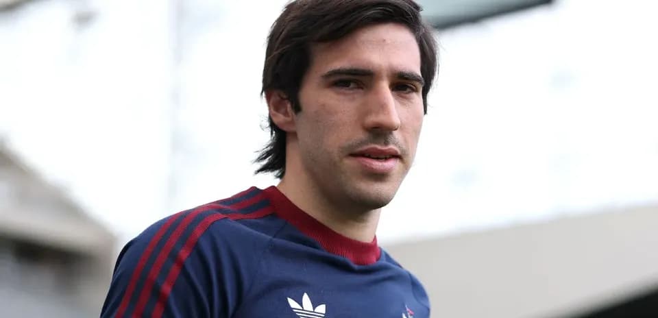 Jugador posando en el campo de entrenamiento