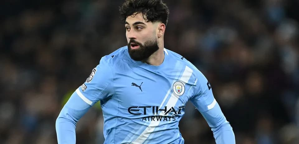 Jugador de Manchester City corriendo en el campo