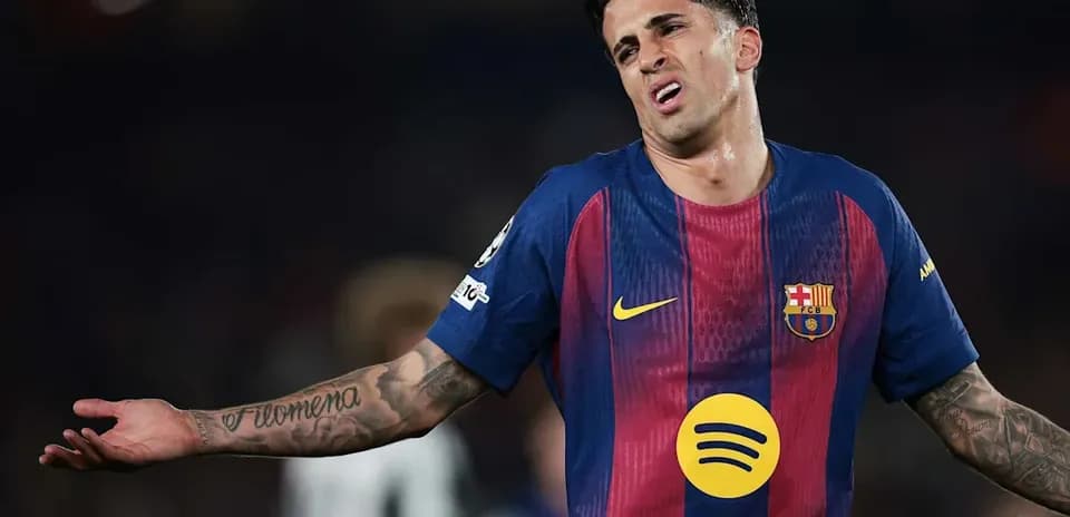 Jugador de Barcelona mostrando frustración en el campo