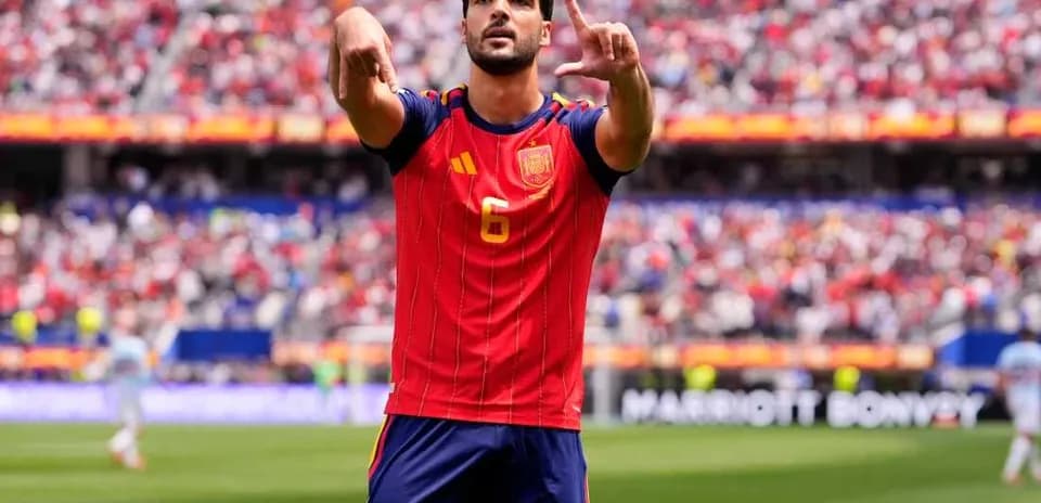 Jugador de España celebrando un gol en el partido