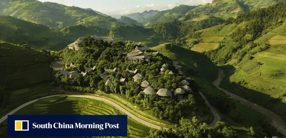 Vista panorámica de un paisaje montañoso con casas