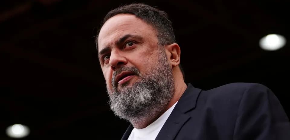 Hombre con barba en un evento deportivo
