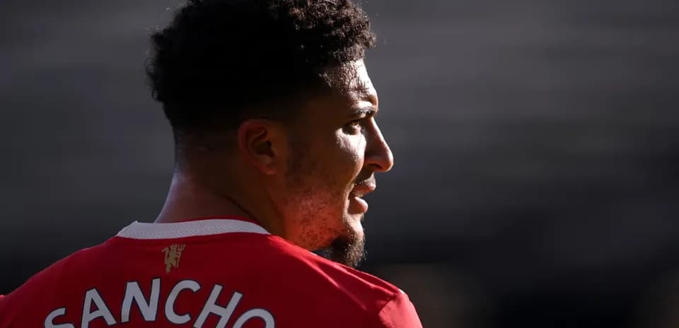 Jugador de Manchester United con camiseta roja