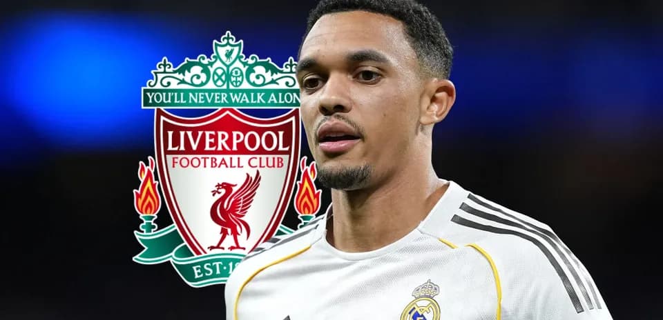 Jugador con camiseta de Real Madrid y logo de Liverpool