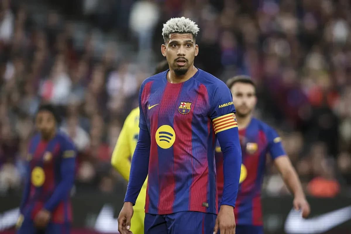 Jugador del FC Barcelona en el campo durante partido