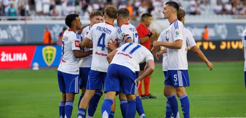Jugadores de Hajduk Split celebrando un gol