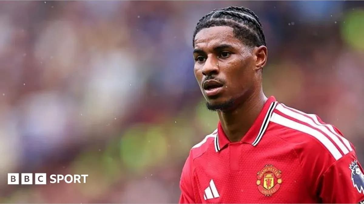 Jugador de Manchester United en el campo durante partido