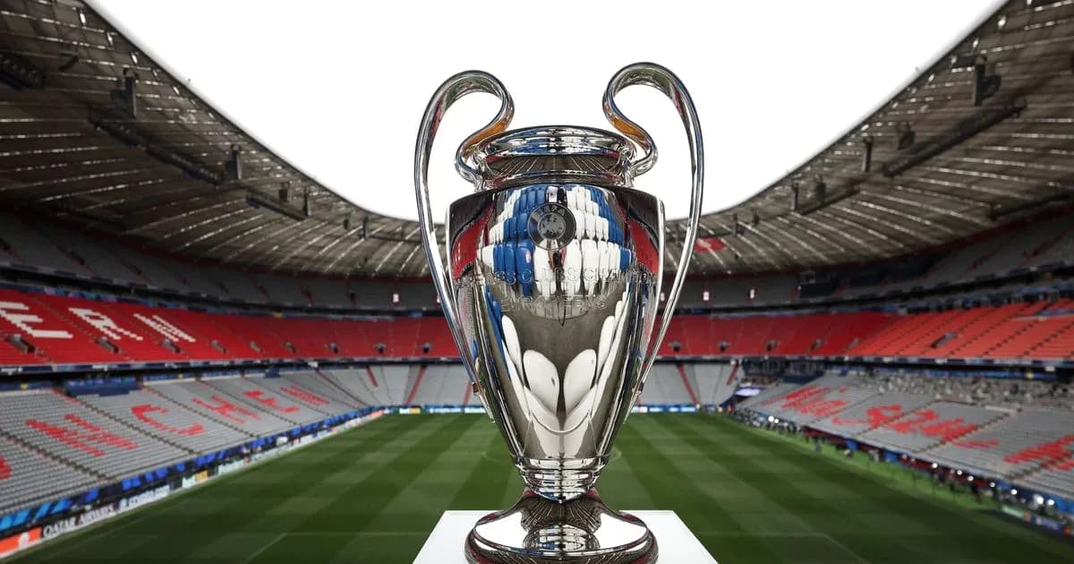 Trofeo de la Champions League en estadio vacío
