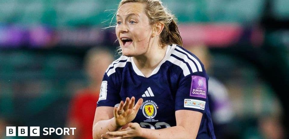 Jugadora de Escocia comunicándose durante un partido