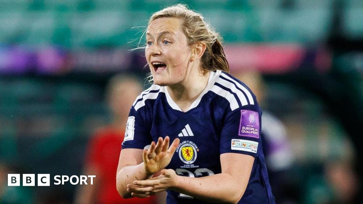 Jugadora de Escocia comunicándose durante un partido