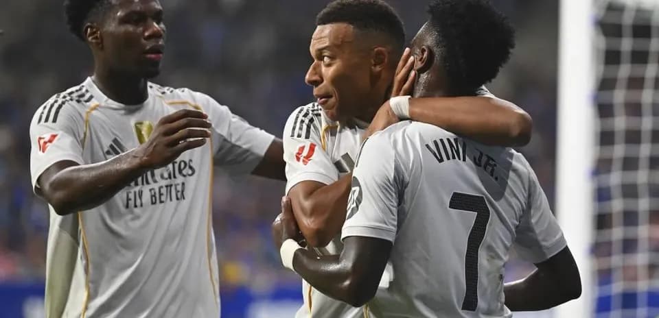 Jugadores de Real Madrid celebrando un gol