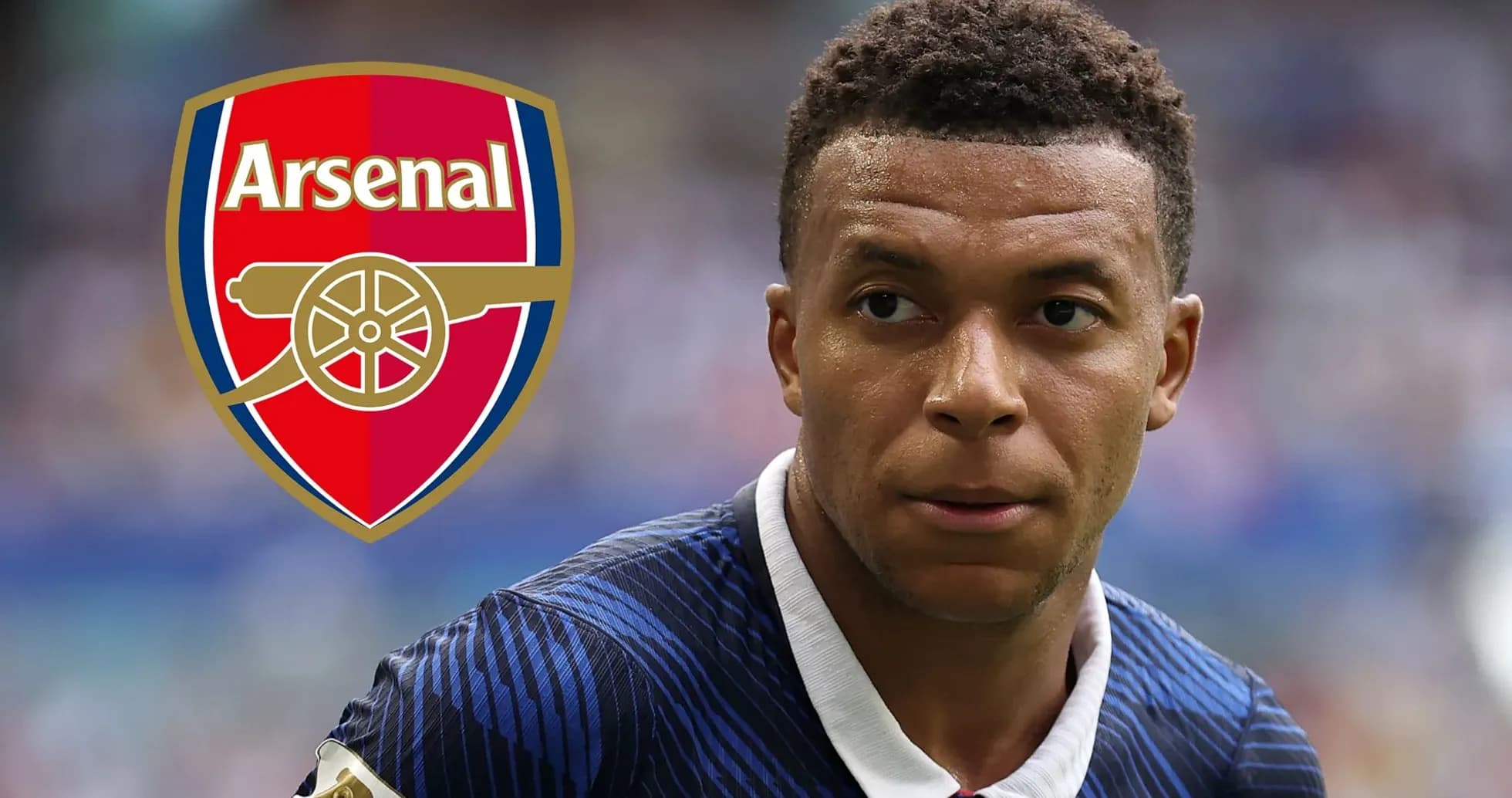 Jugador en primer plano con escudo de Arsenal