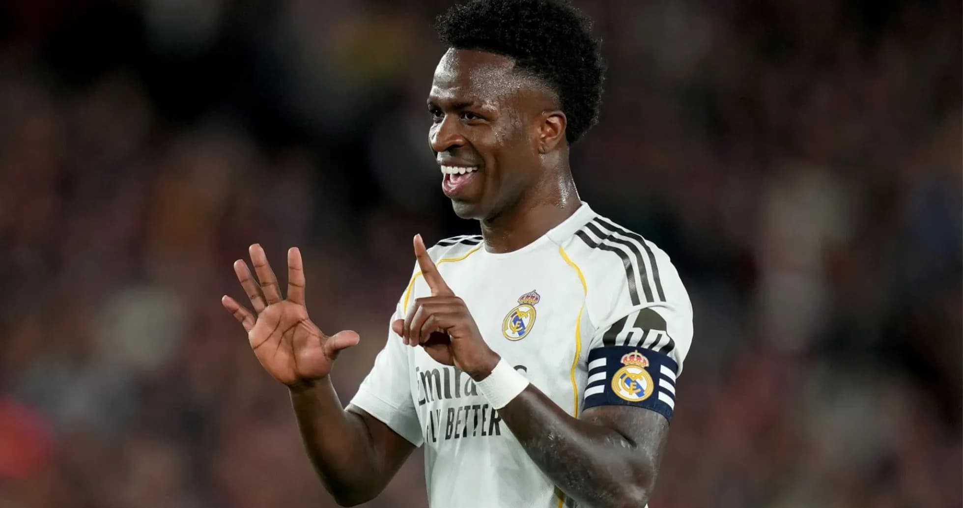 Jugador de Real Madrid celebrando durante el partido