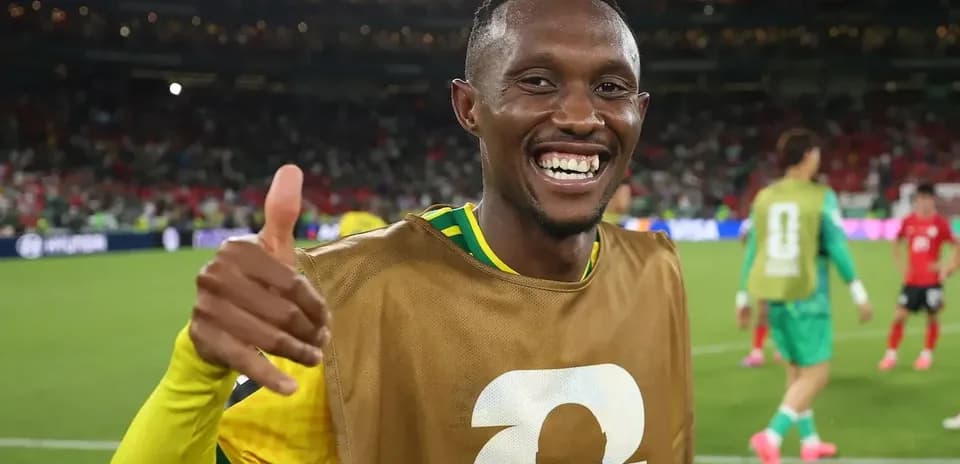 Jugador sonriente mostrando el pulgar hacia arriba