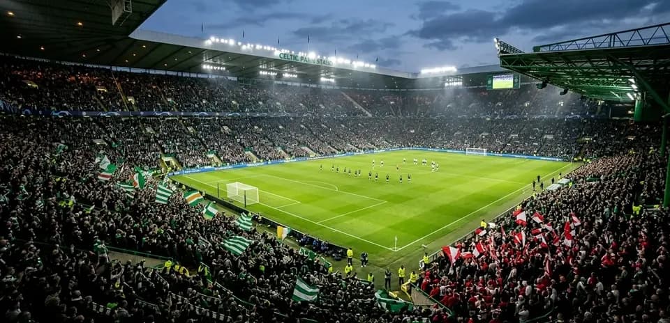 Estadio Celtic Park lleno durante un partido