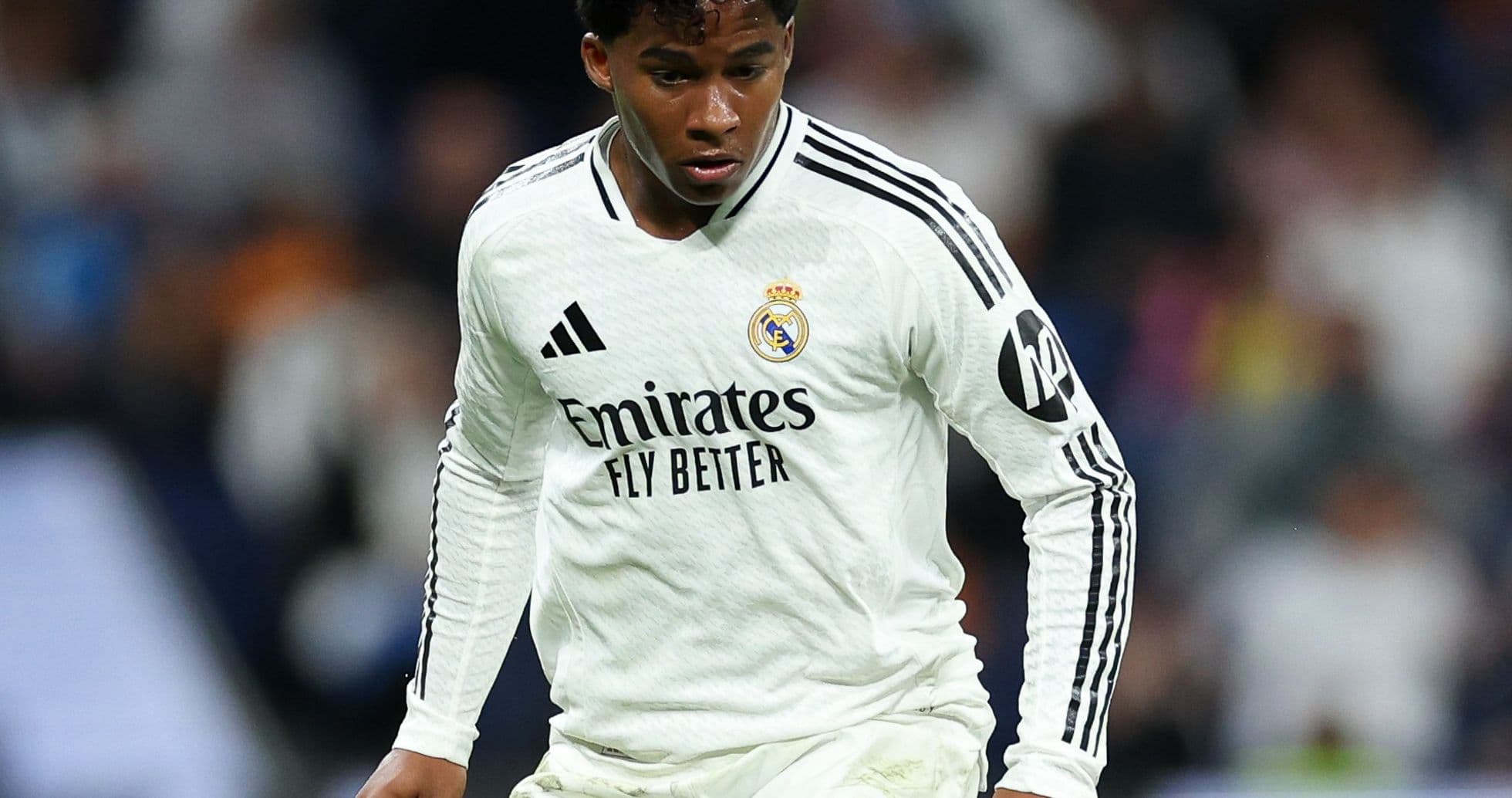 Jugador de Real Madrid en acción durante el partido