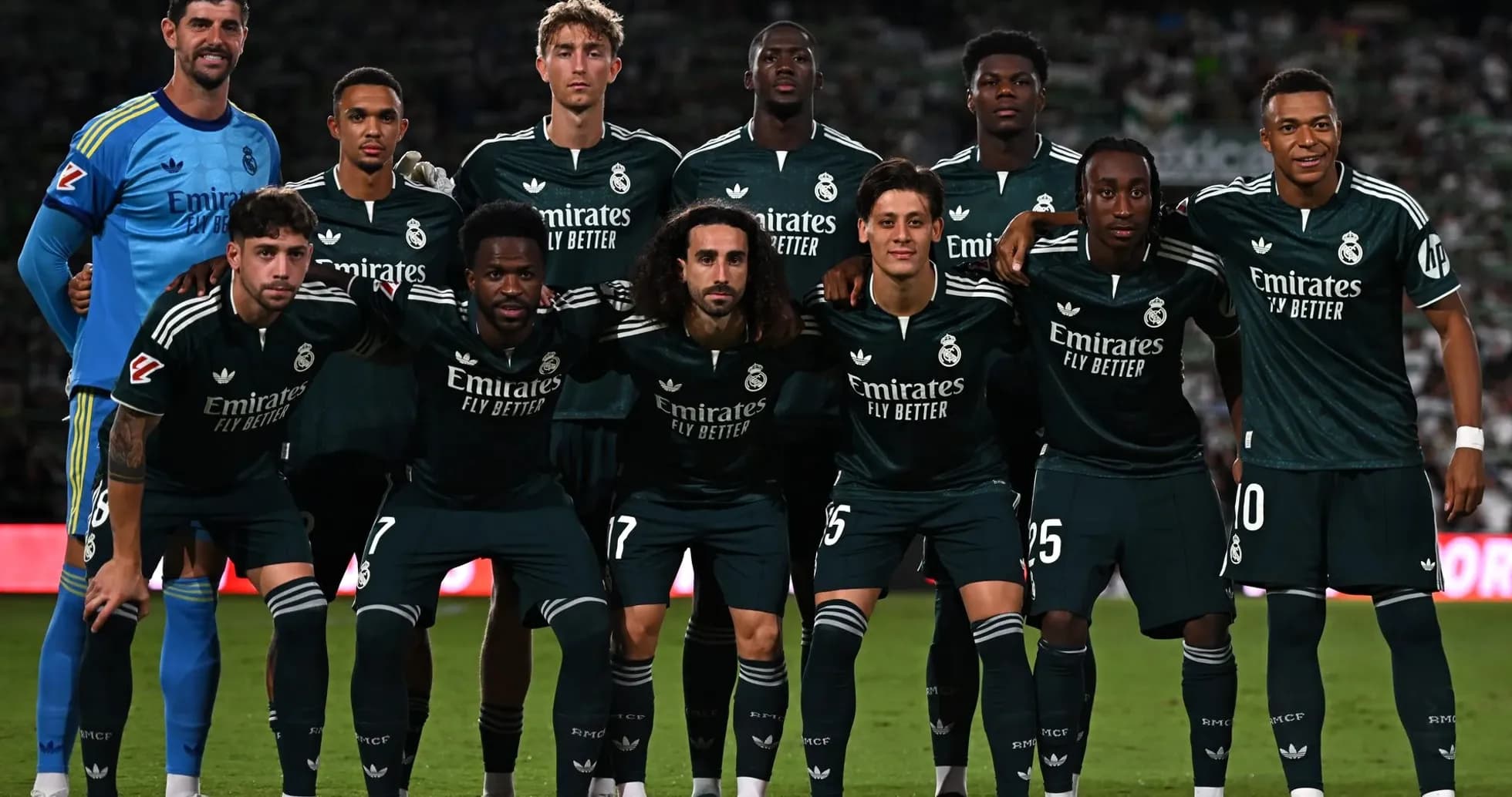 Jugadores de Real Madrid posando para la foto