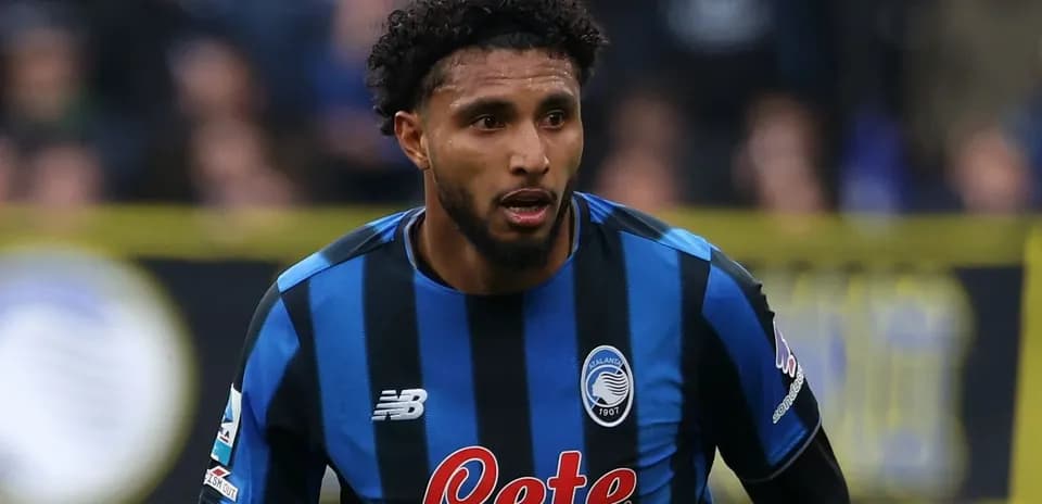 Jugador de Atalanta en acción durante partido
