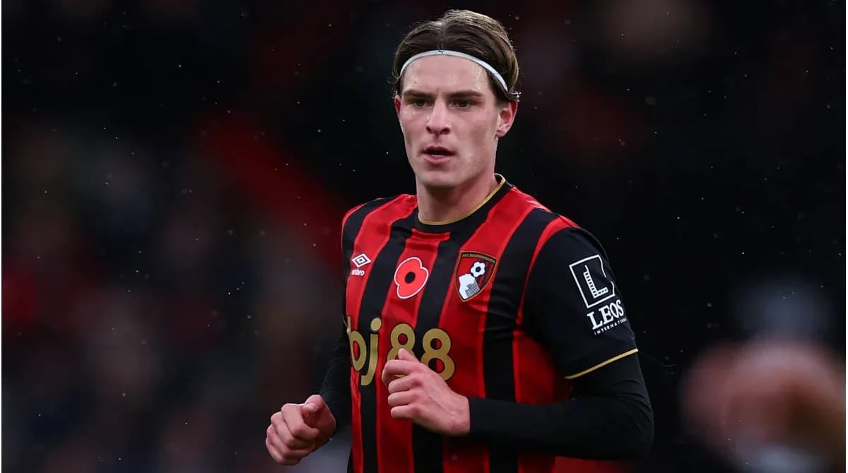 Jugador de AFC Bournemouth corriendo en el campo