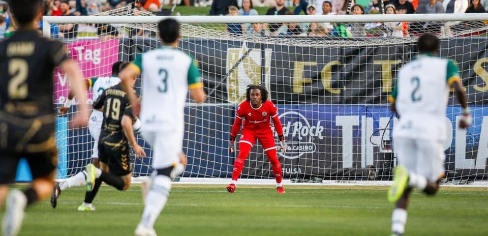 Penalti durante el partido Oakland Roots vs Miami FC