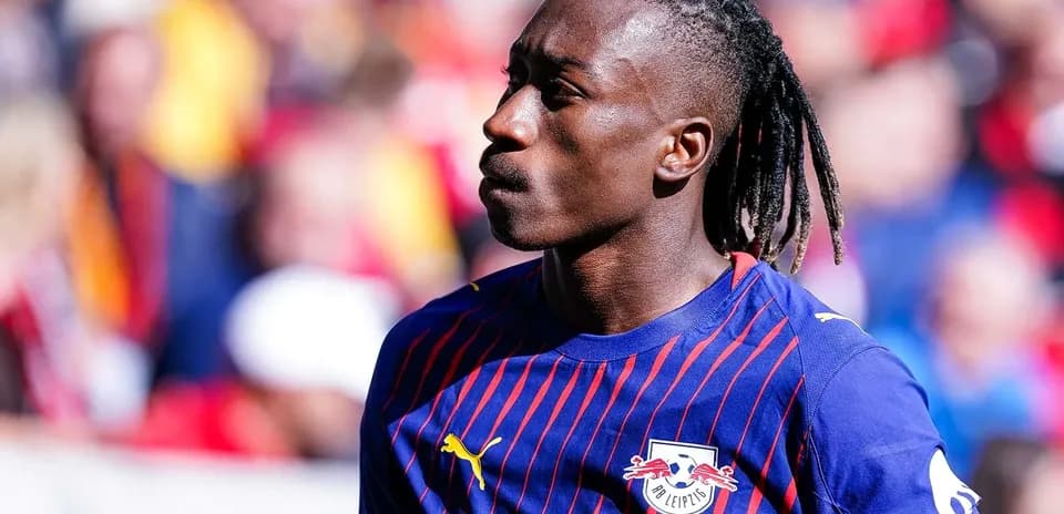 Jugador de RB Leipzig en el campo antes del partido