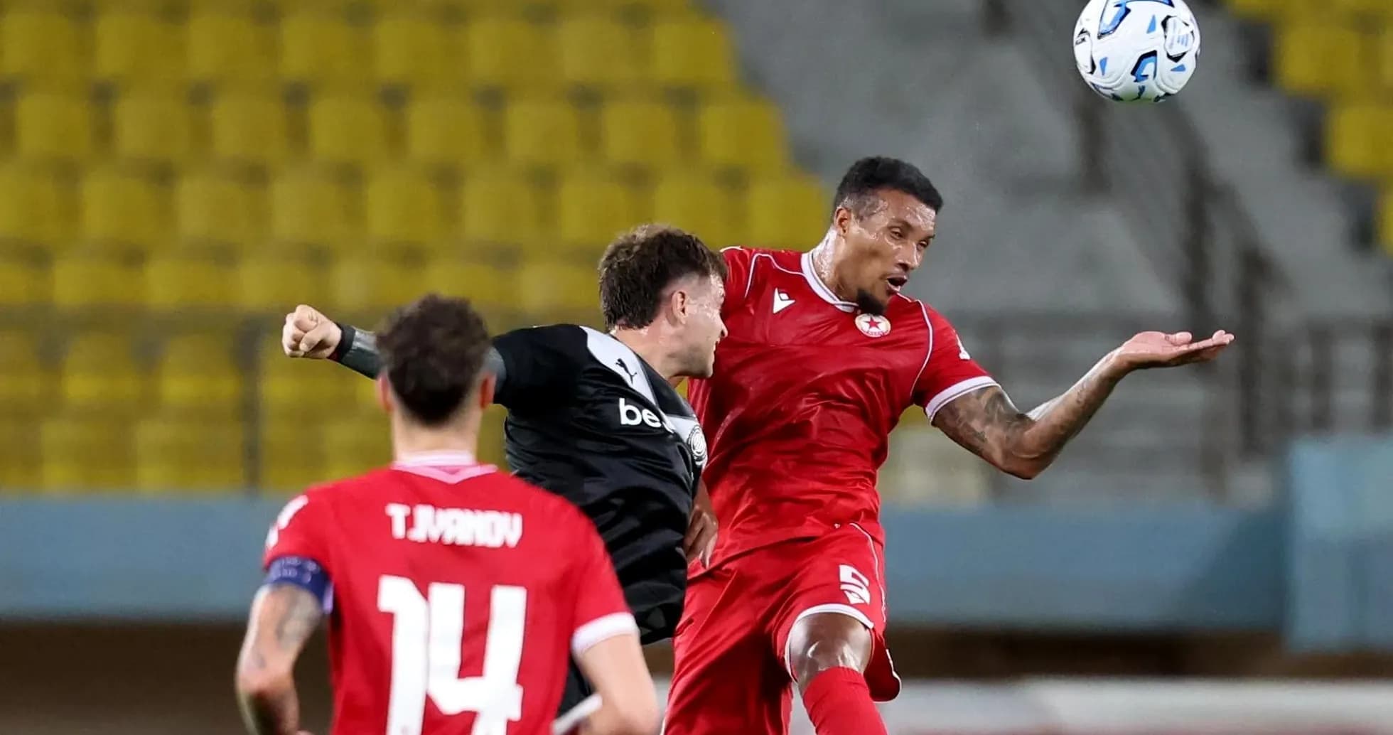 Jugadores de CSKA Sofia en acción durante partido