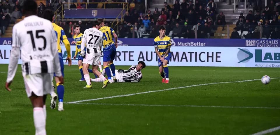 Acción entre Juventus y Parma en Serie A