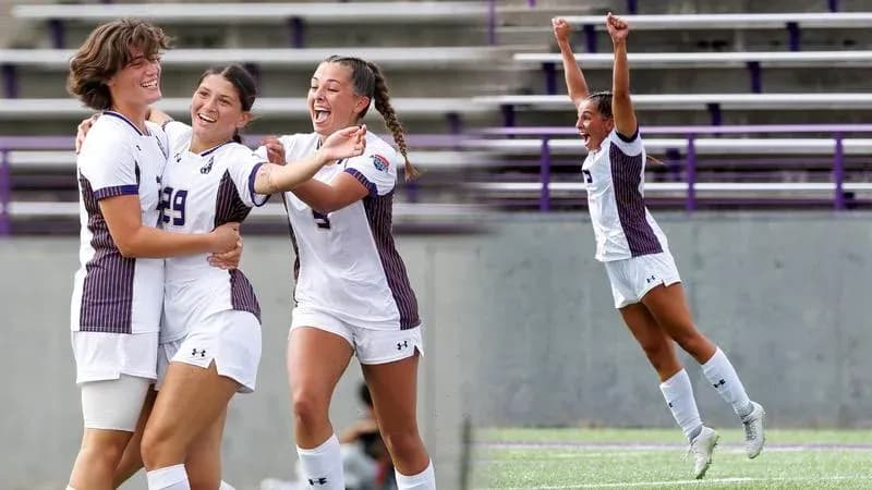 Jugadoras celebrando un gol durante un partido de fútbol