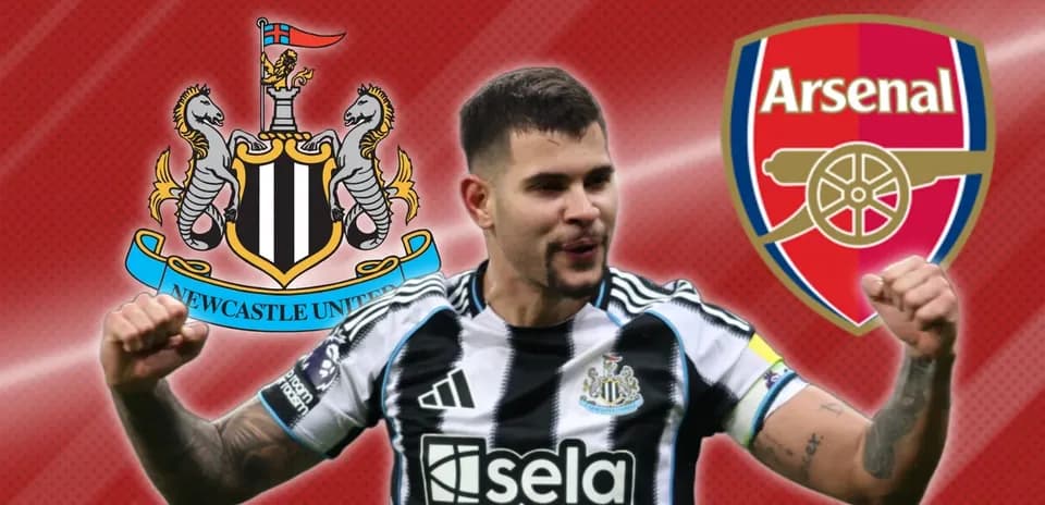Jugador de Newcastle United celebrando con logos de Arsenal