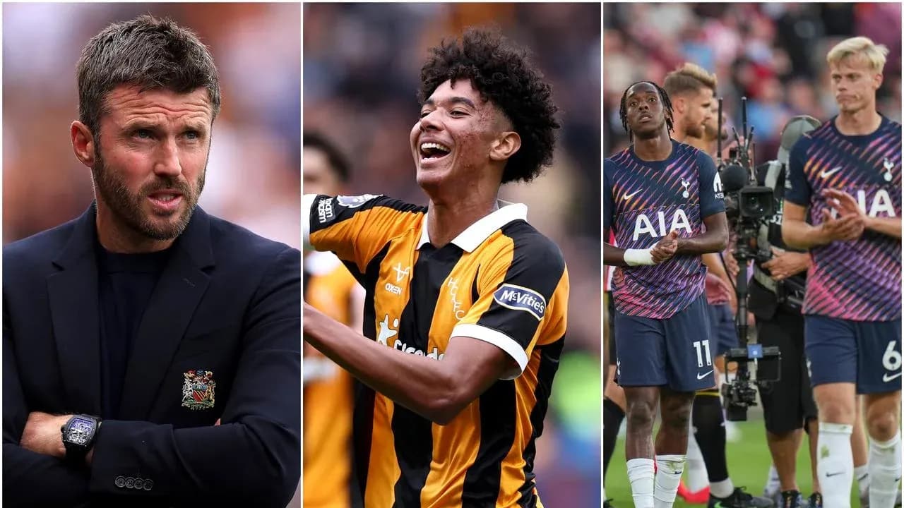 Entrenador y jugadores de fútbol en diferentes momentos