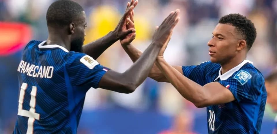 Jugadores de Francia celebrando un gol