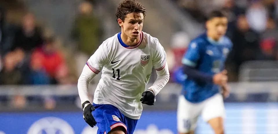 Jugador de Estados Unidos corriendo en un partido