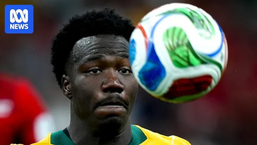 Jugador observando el balón en el aire