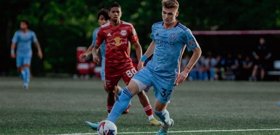 Jugador de NYC II en acción durante el partido