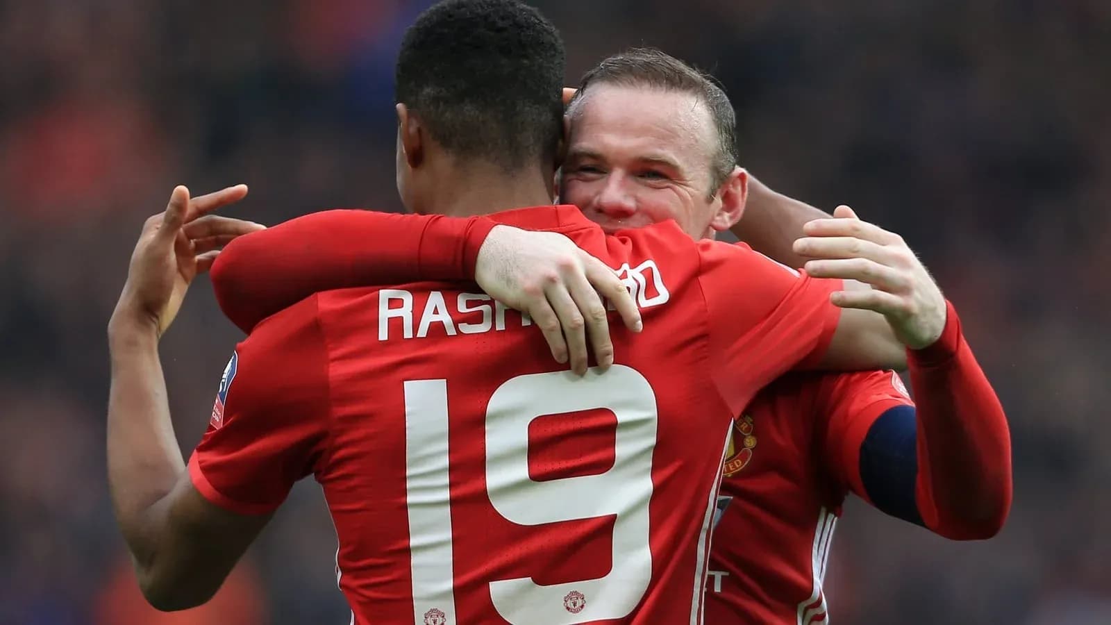 Jugadores de Manchester United celebrando un gol