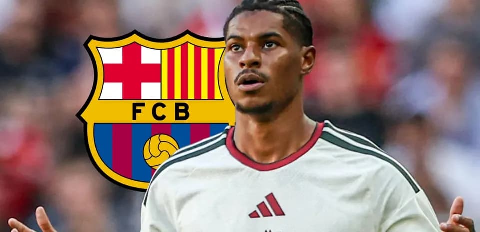 Jugador en uniforme con logo del FC Barcelona de fondo