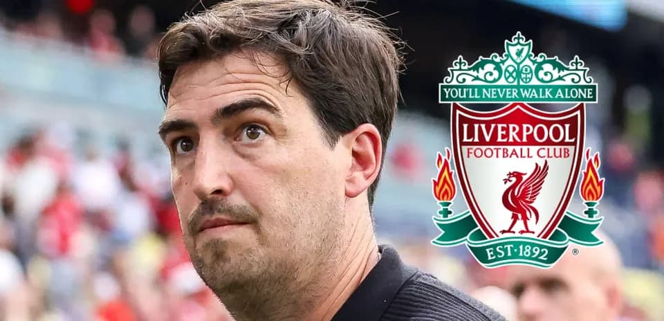 Entrenador de Liverpool en estadio durante partido