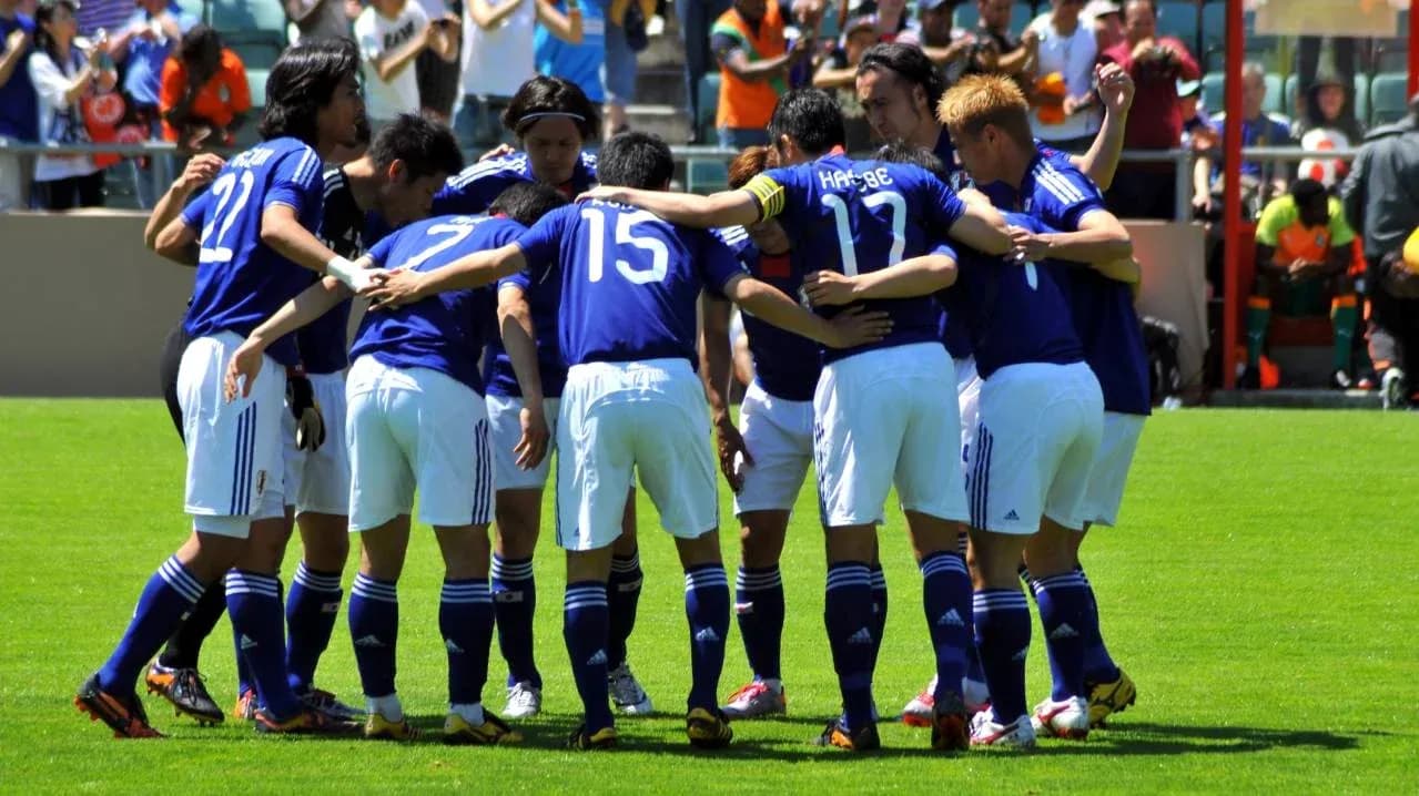 Jugadores de Japón en huddle antes del partido