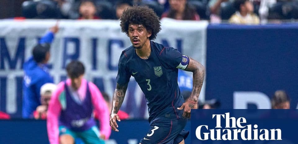 Jugador de Estados Unidos corriendo durante un partido