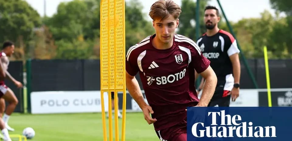 Jugador de Fulham entrenando en sesión de práctica
