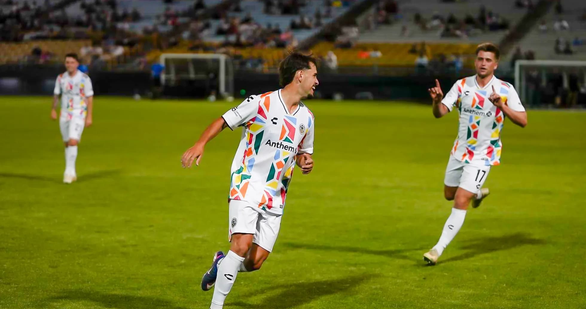 Jugadores de Las Vegas Lights celebrando un gol