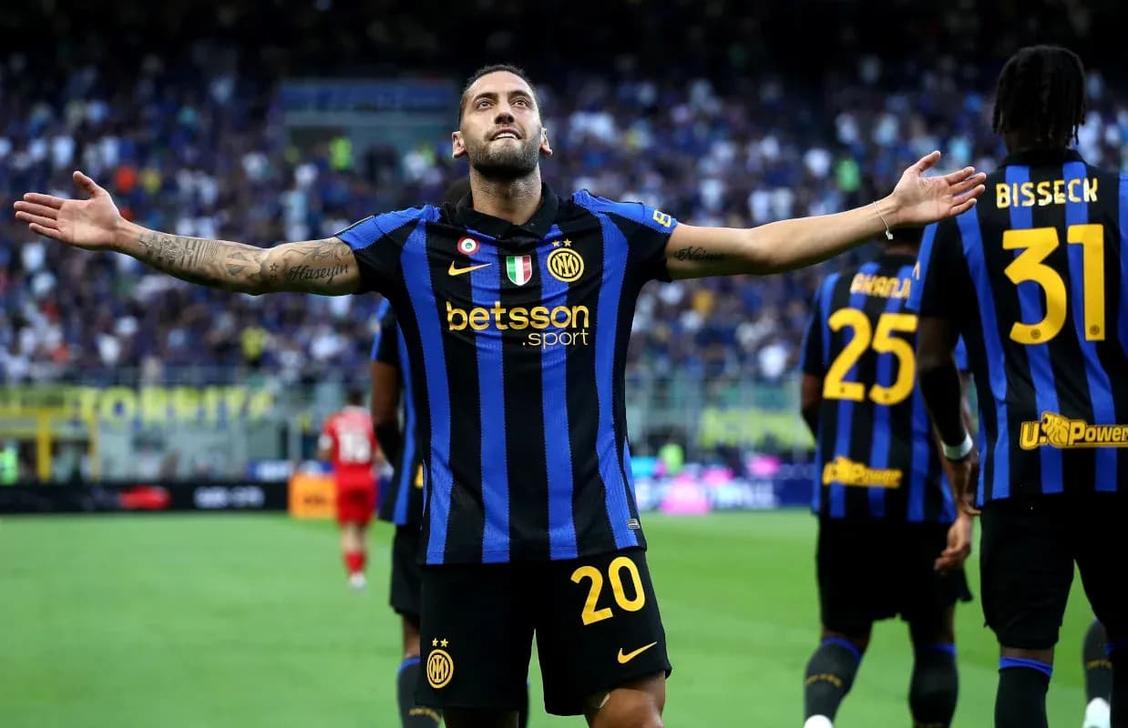 Jugador de Inter celebrando un gol en el campo
